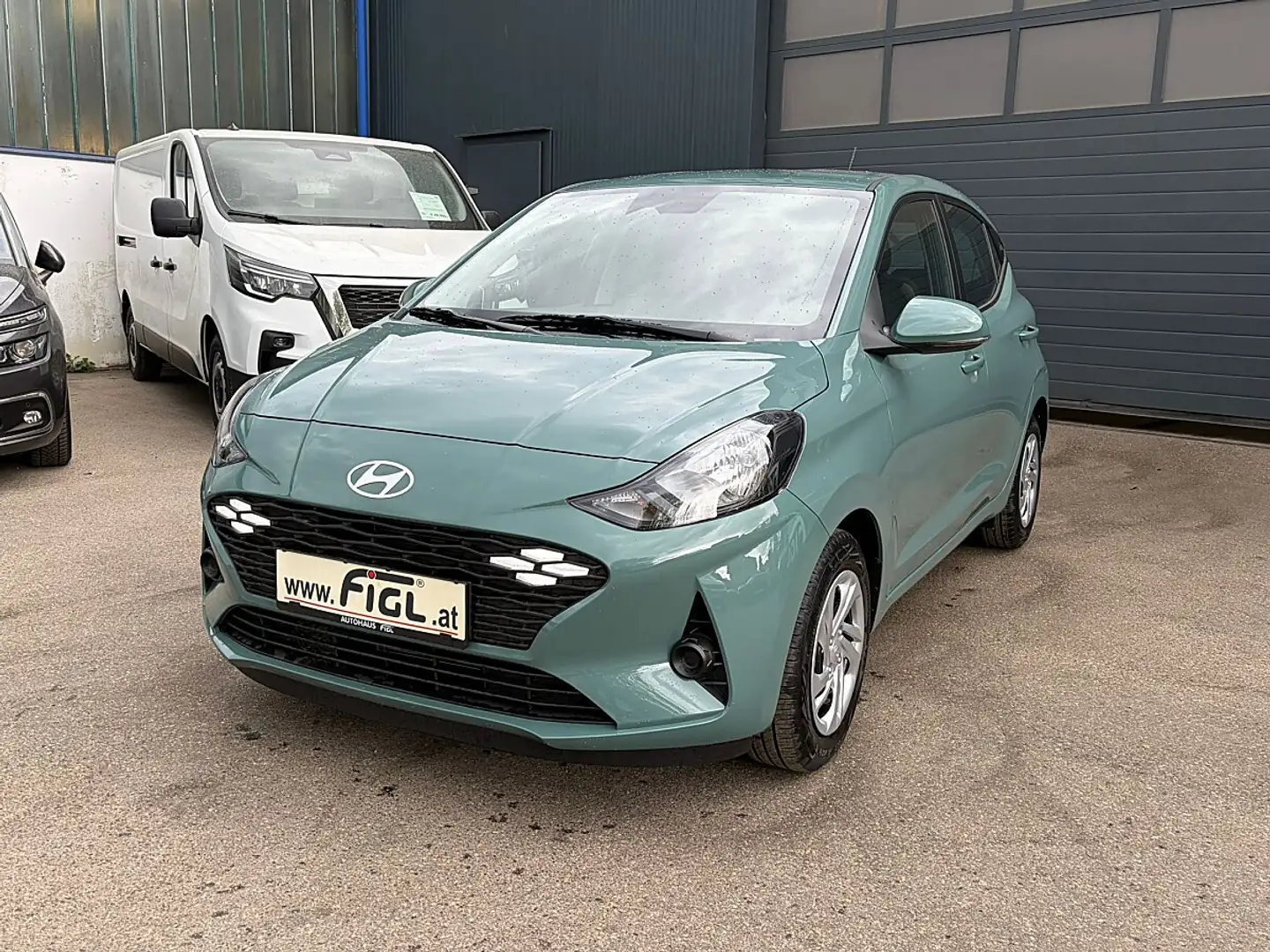 Hyundai i10 1,0 Jubilé Grün - 2