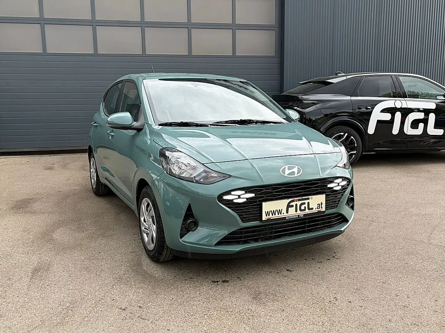 Hyundai i10 1,0 Jubilé Grün - 1