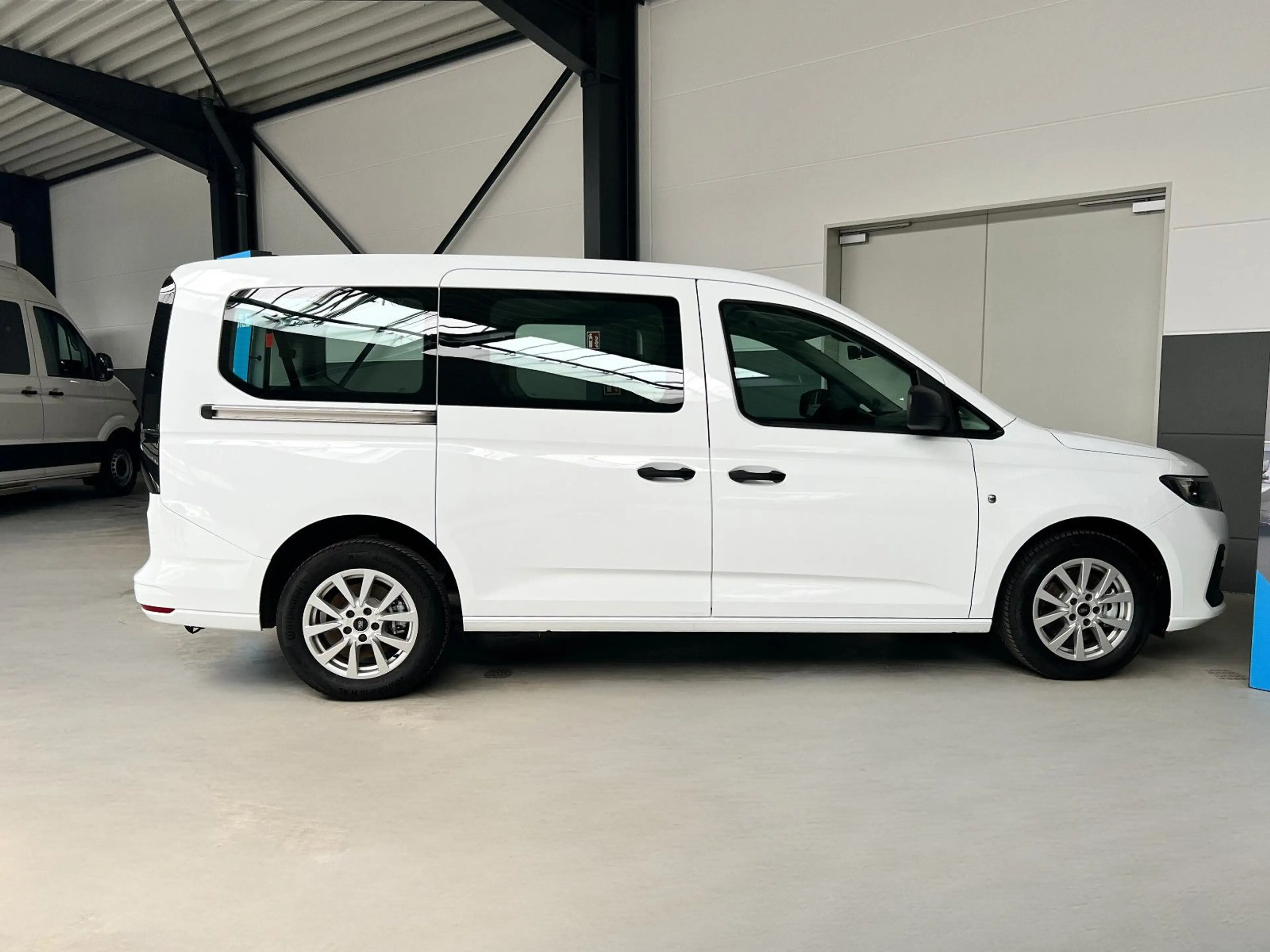 Ford Grand Tourneo Connect Trend *Rollstuhlrampe* — photo 6