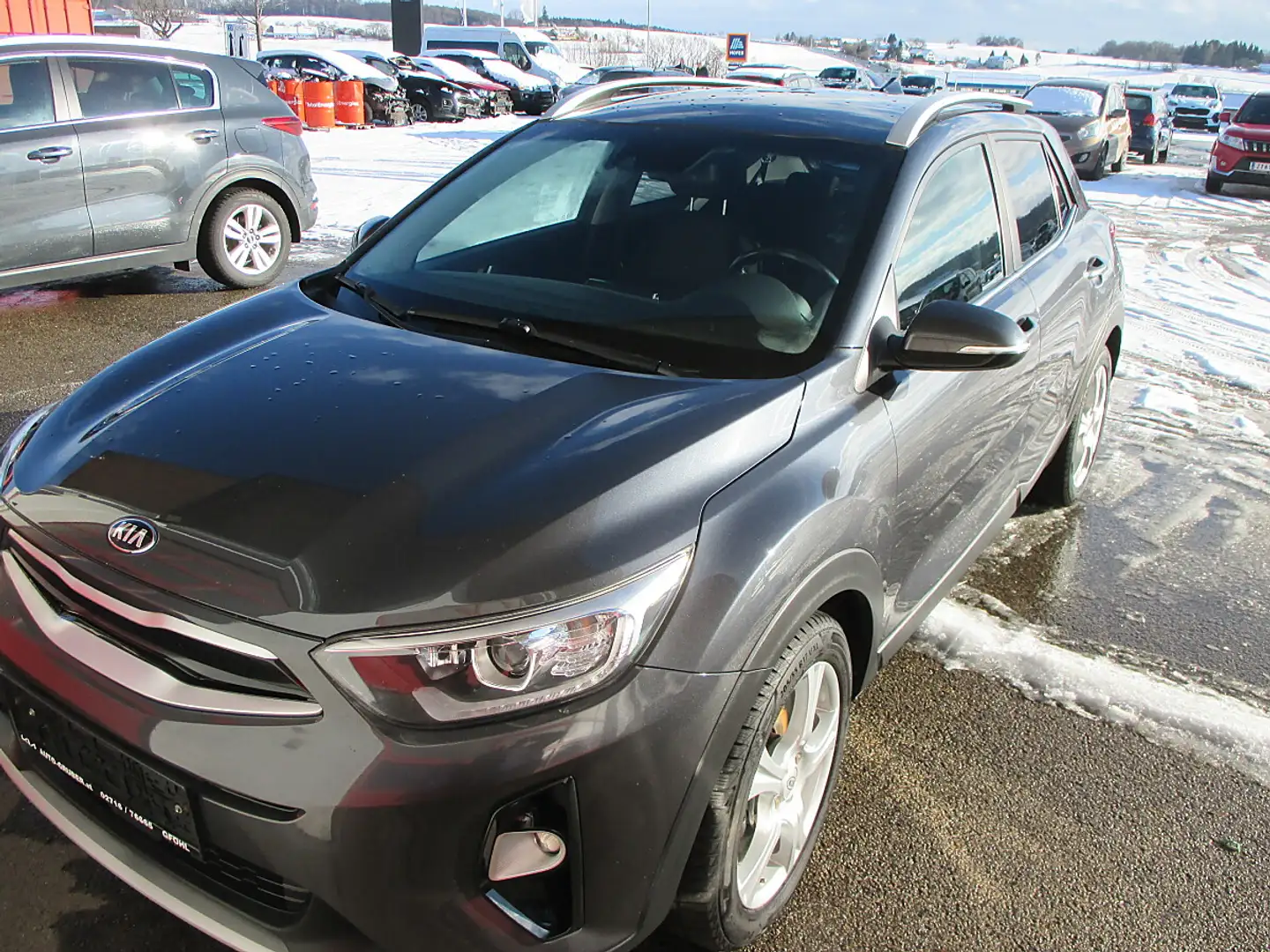 Kia Stonic 1,6 CRDI SCR ISG Gold Schwarz - 1