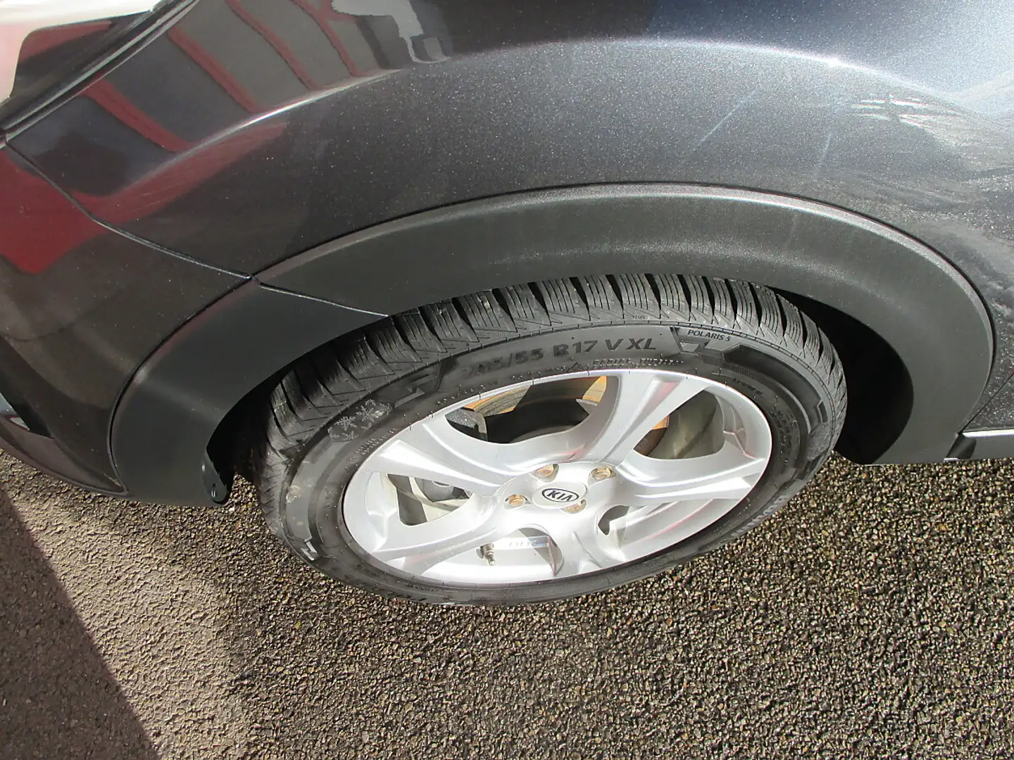 Kia Stonic 1,6 CRDI SCR ISG Gold Schwarz - 2