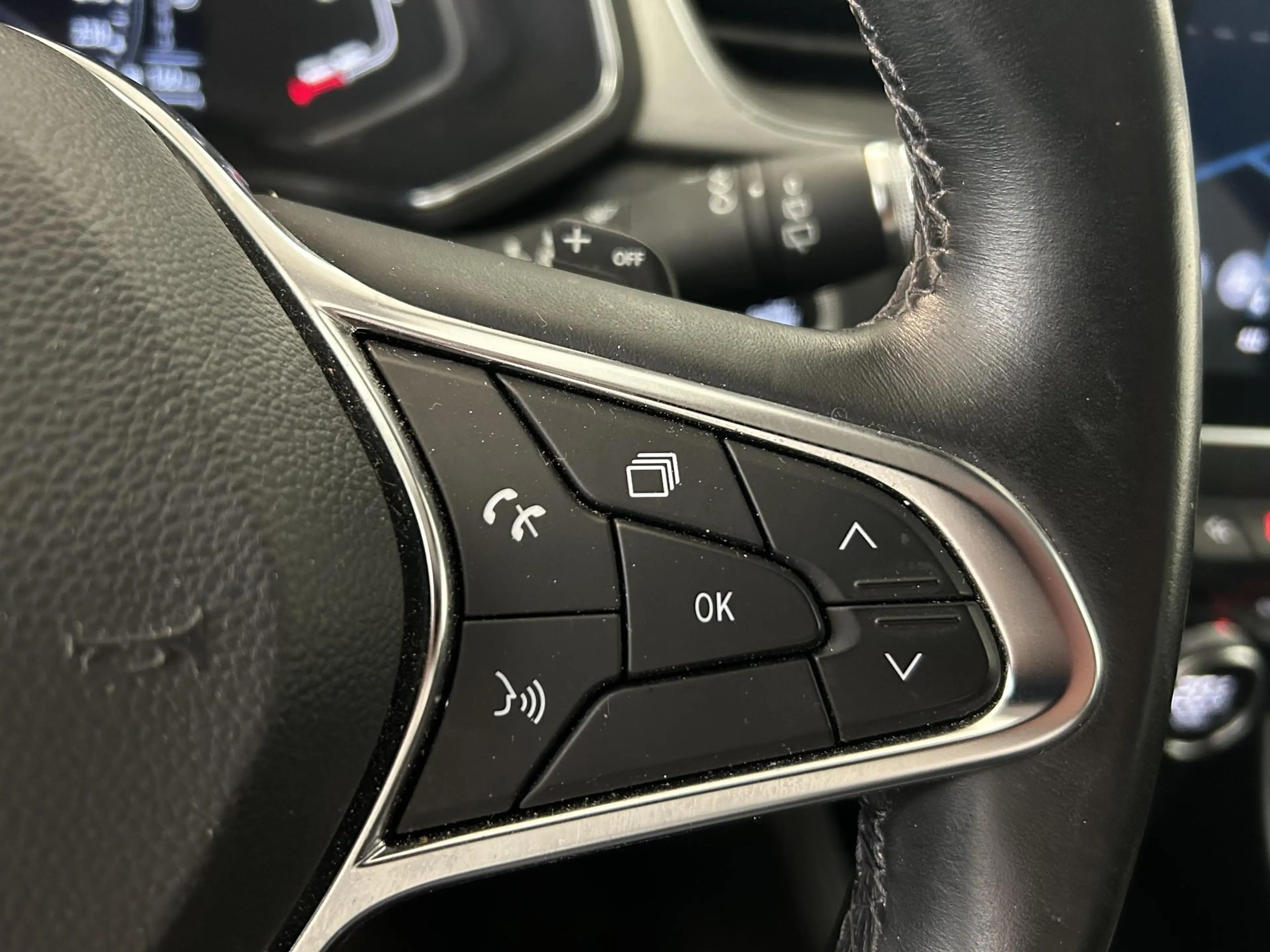 Renault Captur 1.3 TCe 130 Edition One | BOSE audio | Camera | Na — photo 23