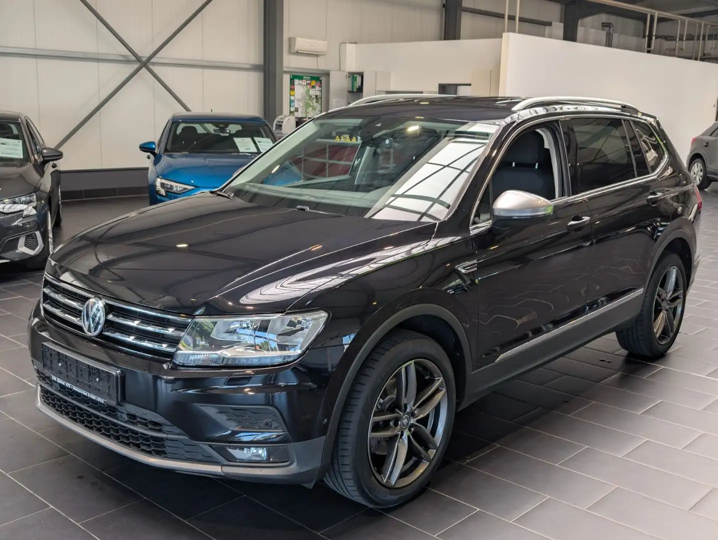 Volkswagen Tiguan Allspace 1.5 TSI ACT OPF Comfortline AHK Schwarz - 1