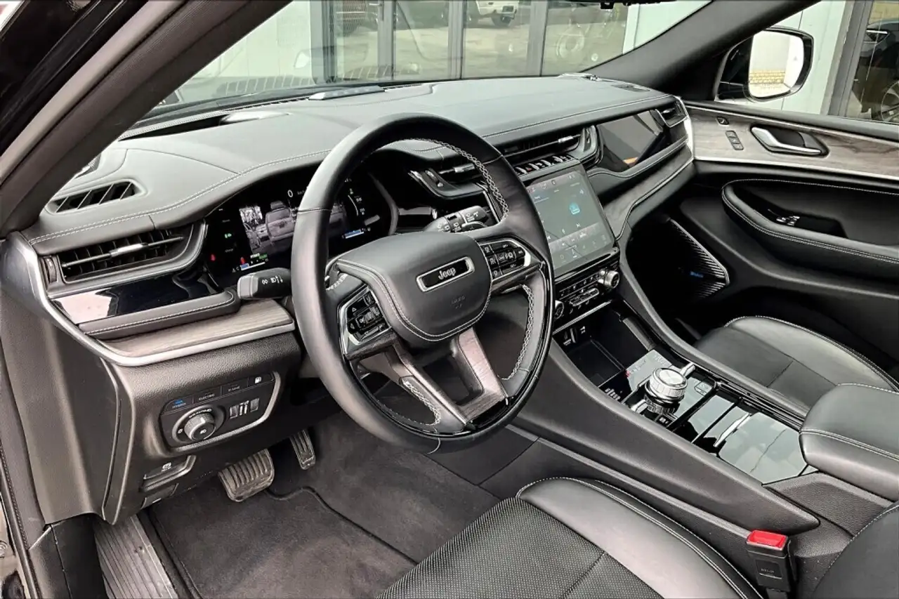 Jeep Grand Cherokee снимка Jeep Grand Cherokee