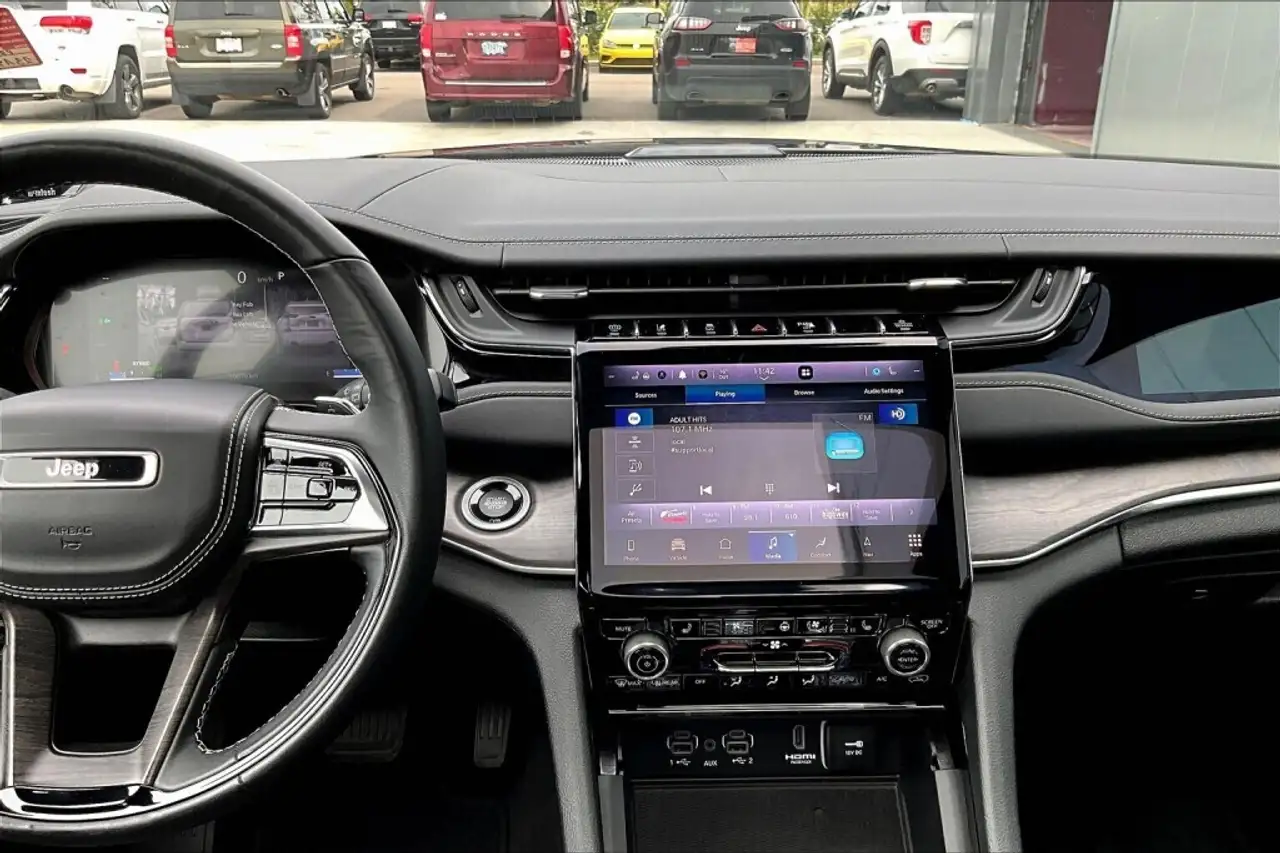 Jeep Grand Cherokee снимка Jeep Grand Cherokee