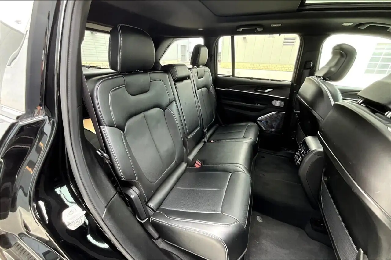 Jeep Grand Cherokee снимка Jeep Grand Cherokee