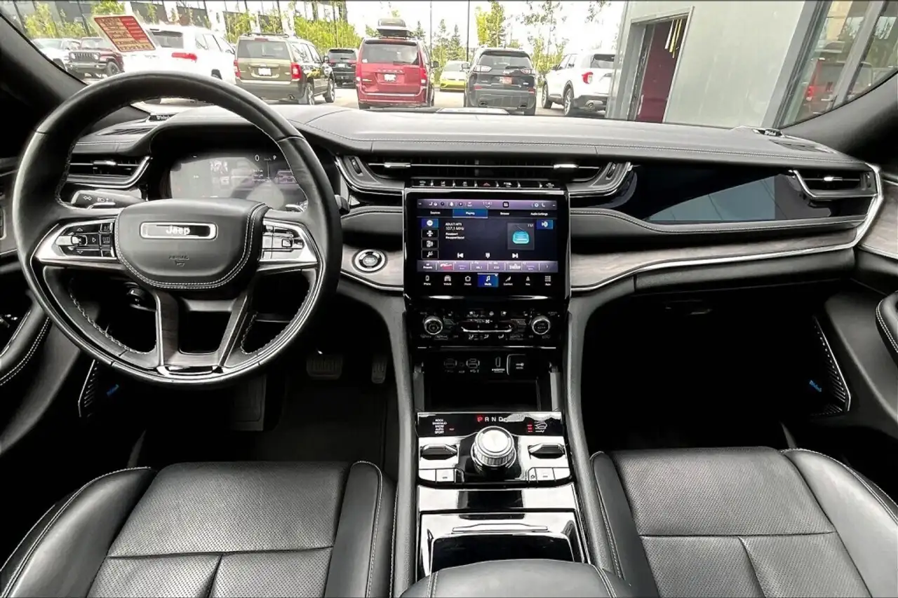 Jeep Grand Cherokee снимка Jeep Grand Cherokee