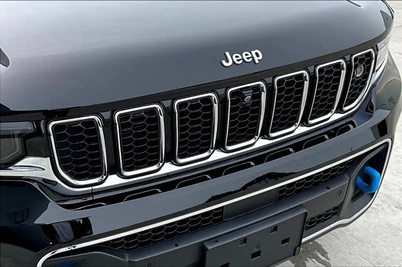 Jeep Grand Cherokee снимка Jeep Grand Cherokee