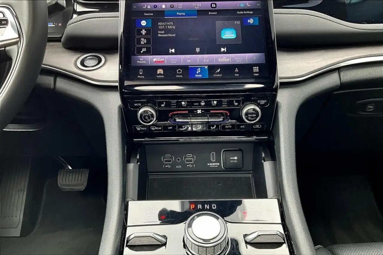 Jeep Grand Cherokee снимка Jeep Grand Cherokee