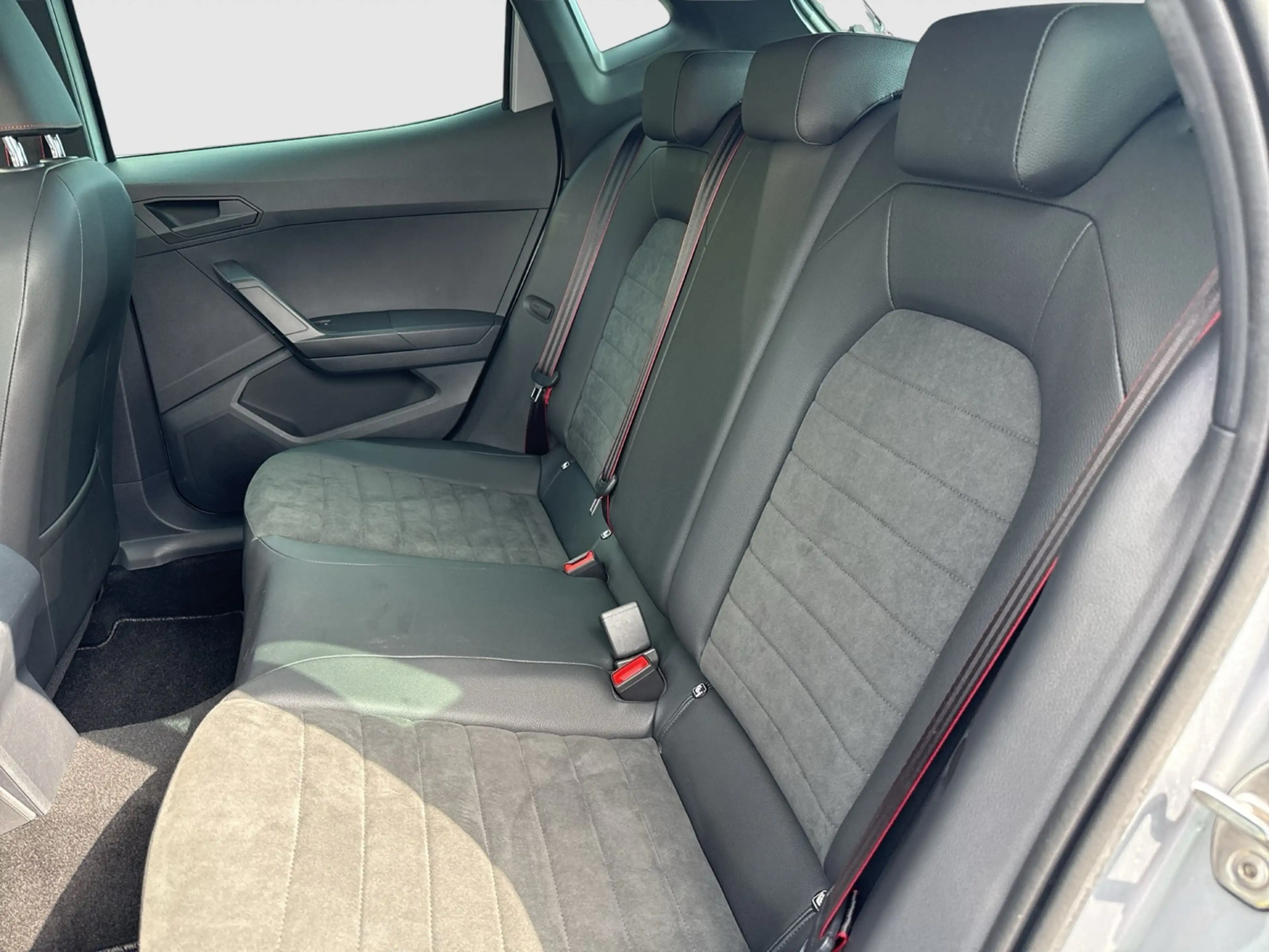 SEAT Ibiza 1.5 FR Pro Black Edition PANO CAM ACC LM18 — photo 8