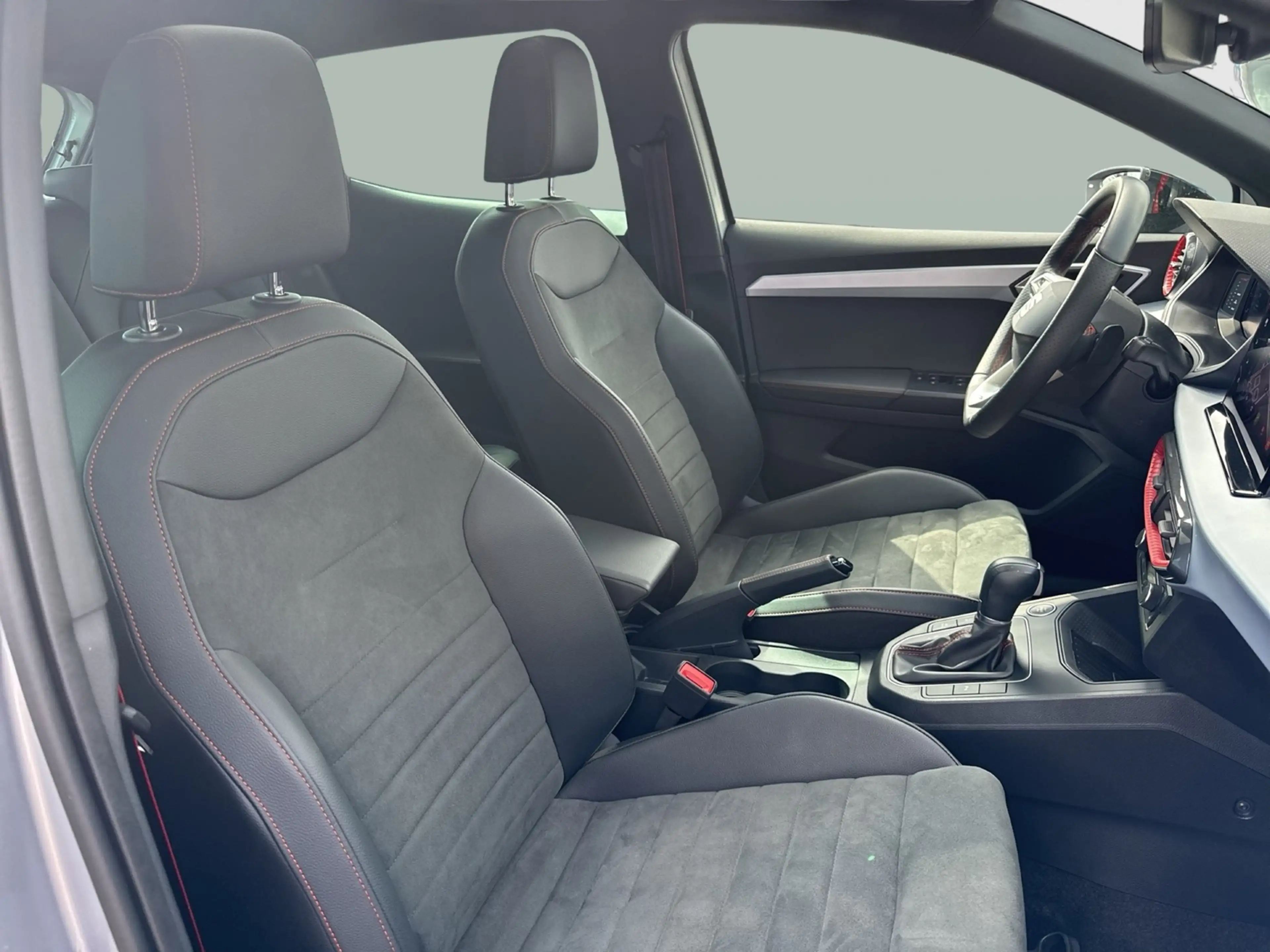 SEAT Ibiza 1.5 FR Pro Black Edition PANO CAM ACC LM18 — photo 9