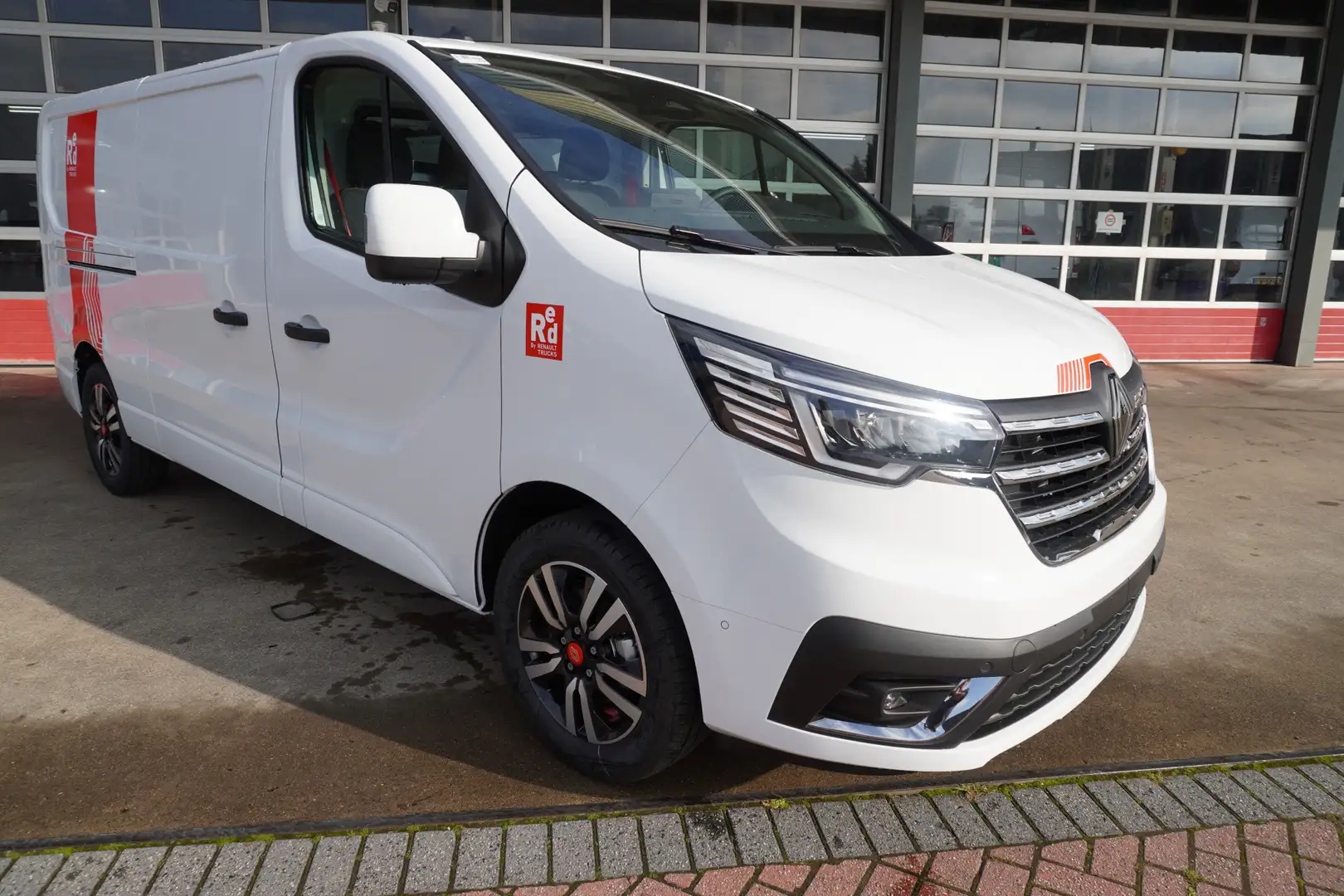 Renault Trafic 2.0 Blue dCi 170pk T30 L2H1 Red Edition Exclusive Wit - 2