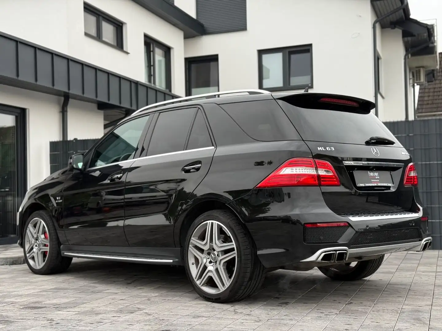 Mercedes-Benz ML 63 AMG 5.5L/HARMAN/ENTERTAIMENT/AMBIENTE Noir - 2
