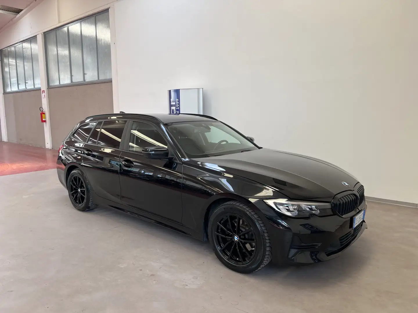 BMW 320 d xDrive 48V MHEV Touring Auto Navi Fari LED Nero - 2
