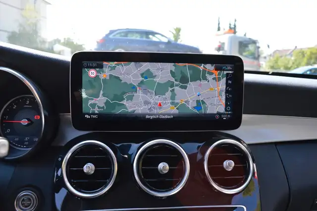 Mercedes-Benz C-Class view 18