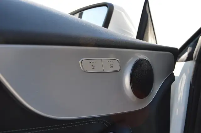 Mercedes-Benz C-Class view 19
