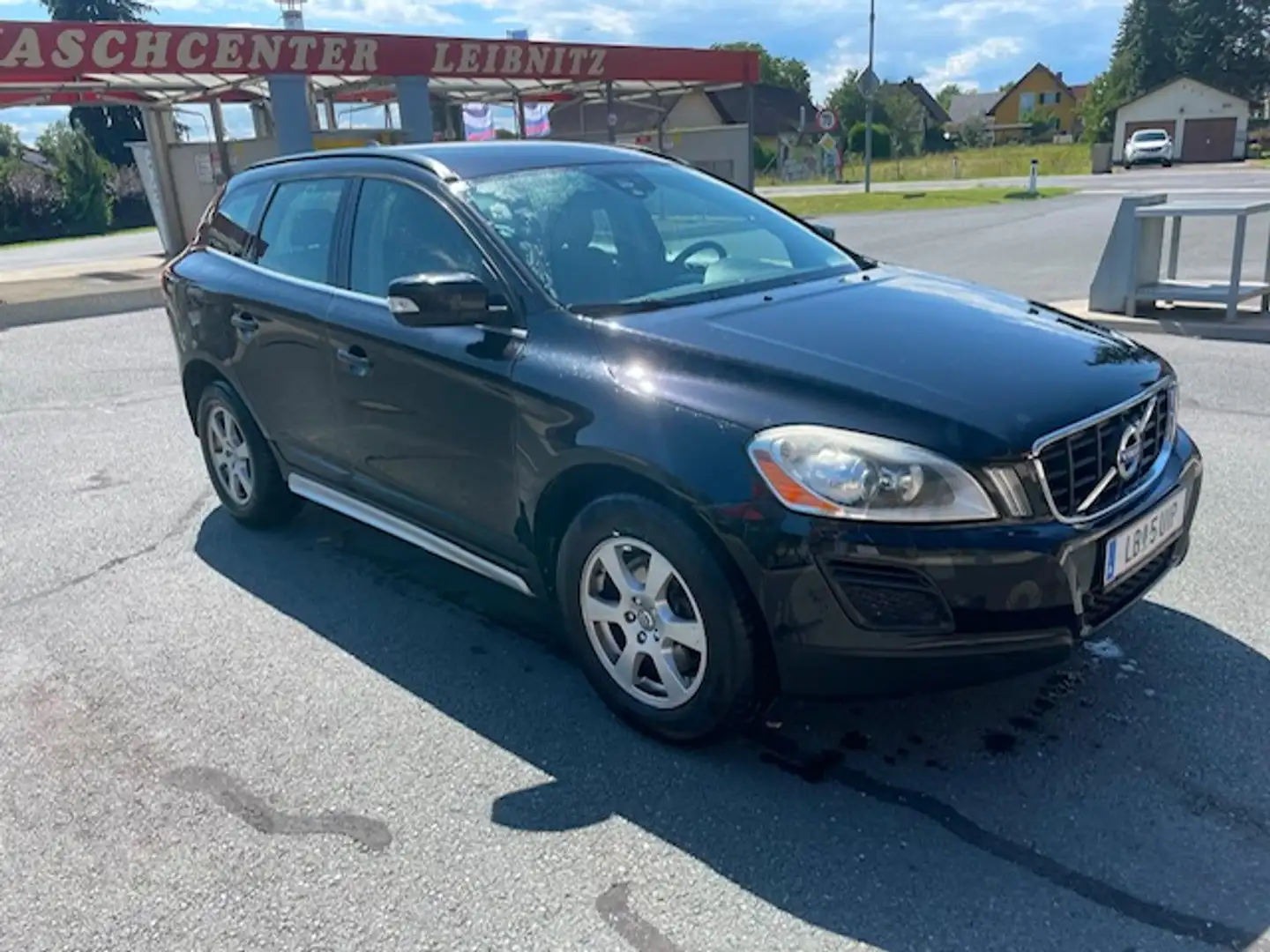 Volvo XC60 XC60 D3 AWD Momentum Geartronic Momentum Schwarz - 2