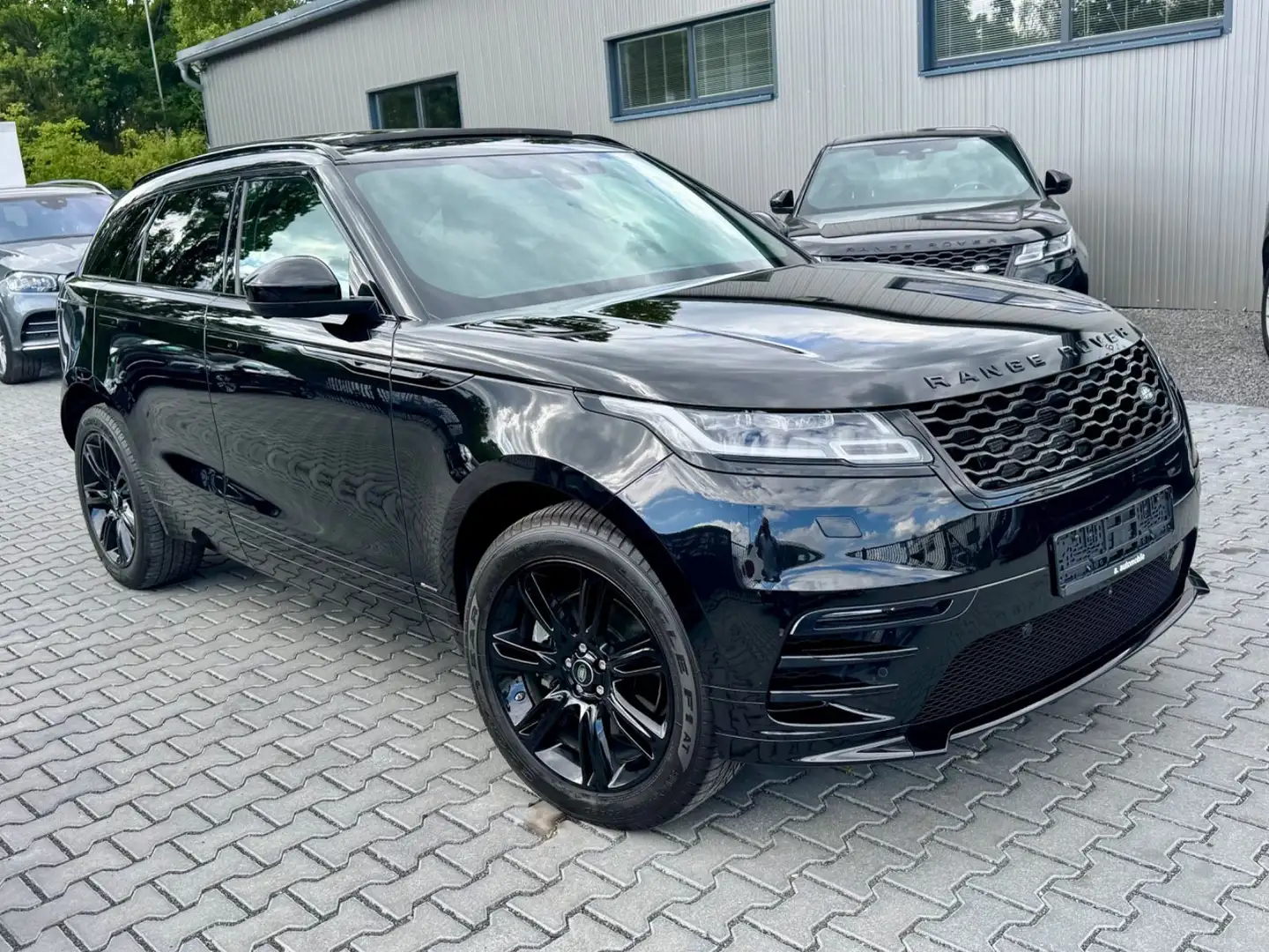 Land Rover Range Rover Velar P 250 S R-Dynamic Zwart - 2