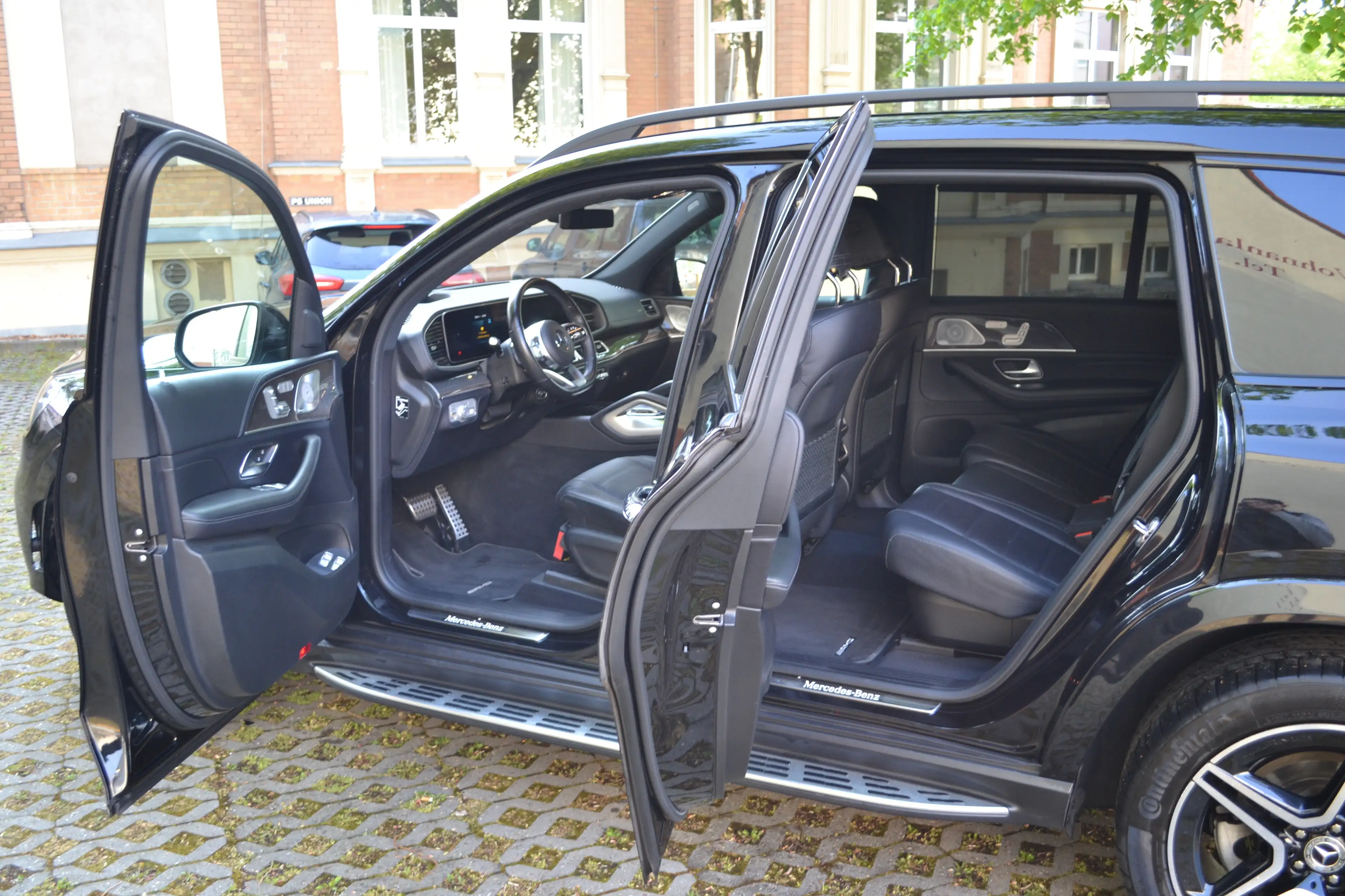 Mercedes-Benz GLS 350 GLS 350 d 4Matic AMG/Karbon — photo 5