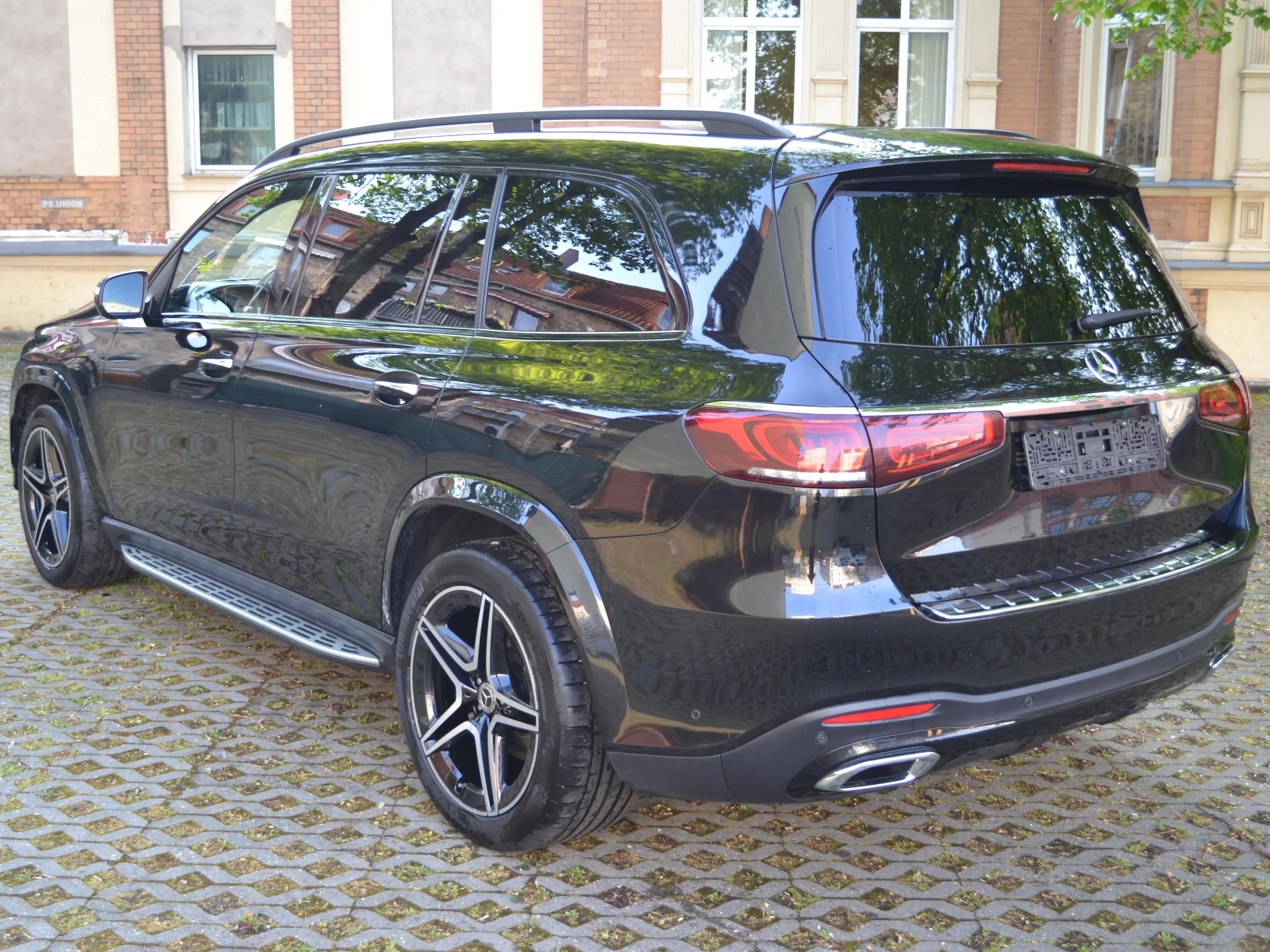 Mercedes-Benz GLS 350 GLS 350 d 4Matic AMG/Karbon — photo 4