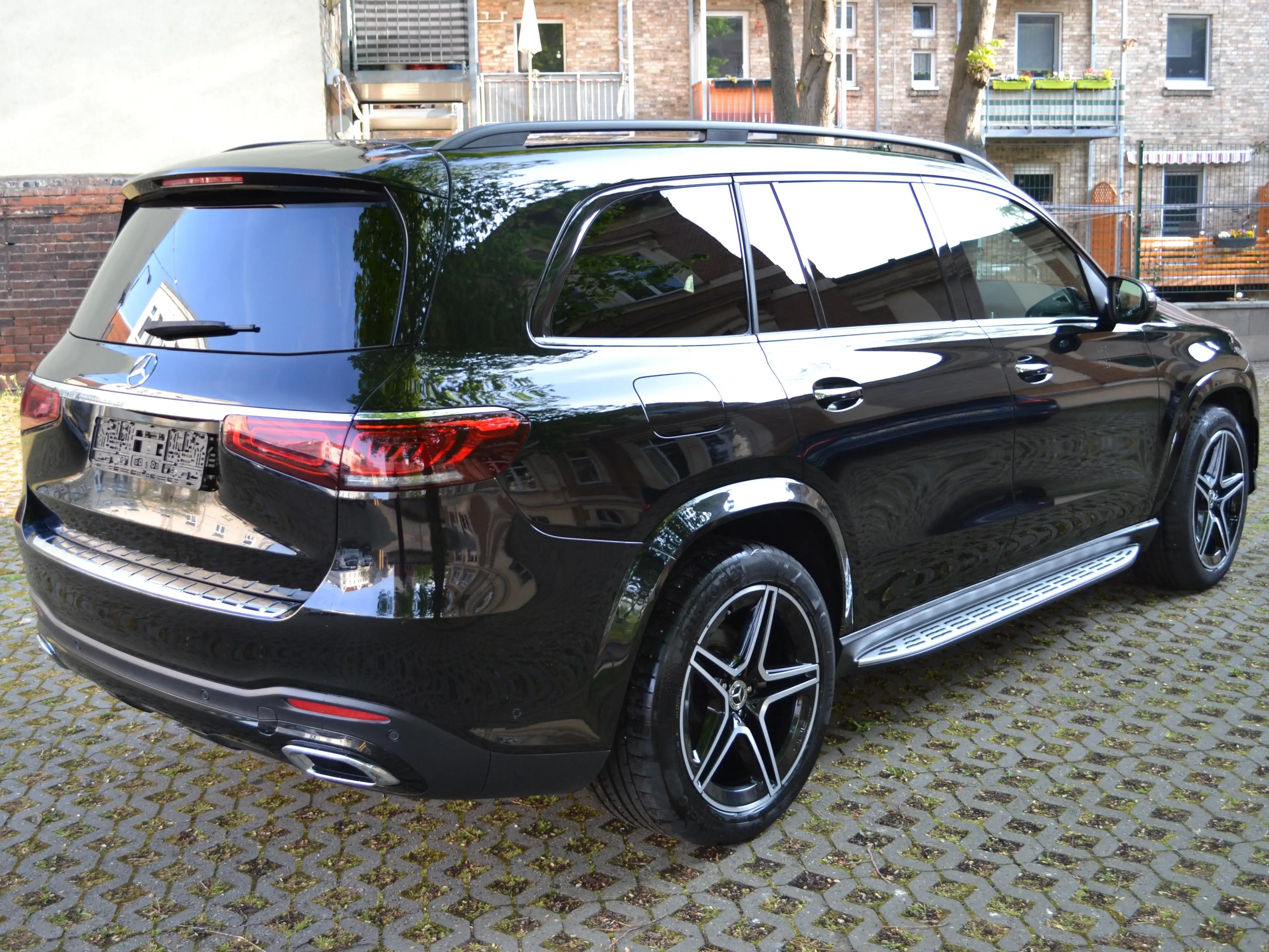 Mercedes-Benz GLS 350 GLS 350 d 4Matic AMG/Karbon — photo 3