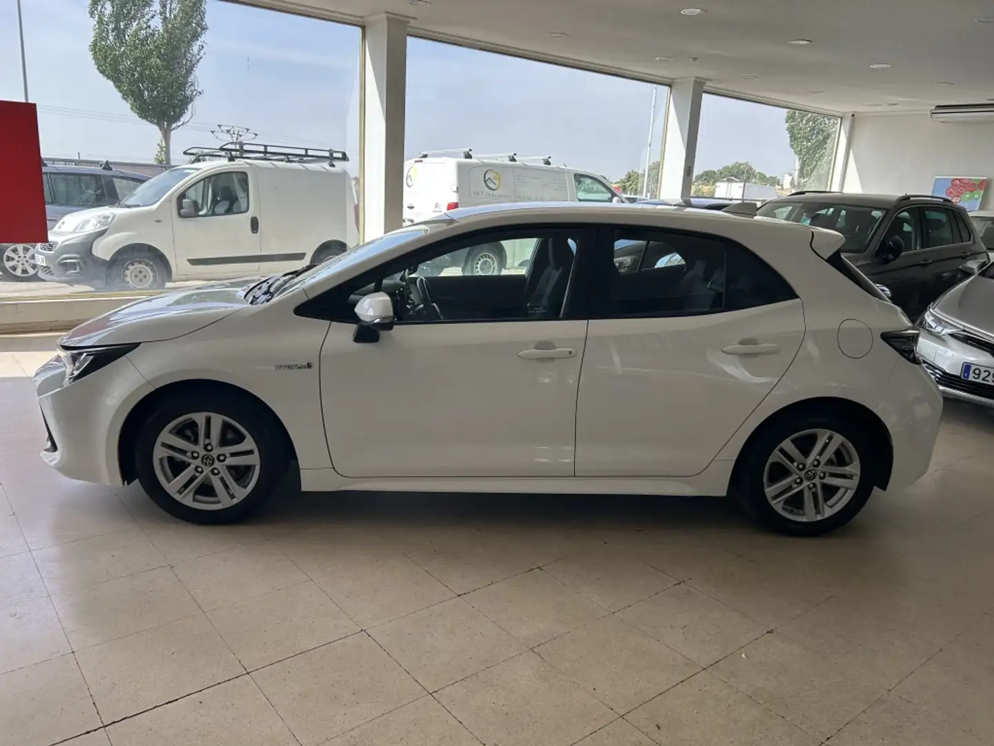 Toyota Corolla 125H Active Tech Blanco - 2