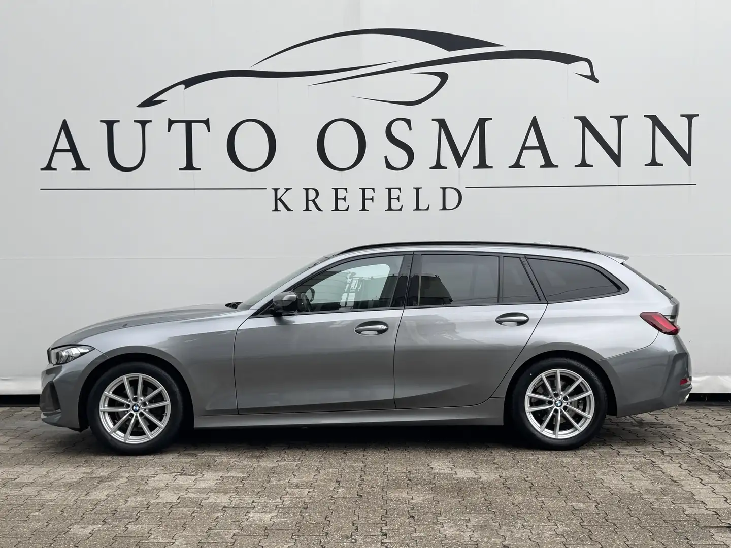 BMW 318 d Touring Aut.   Curved Display Grijs - 2