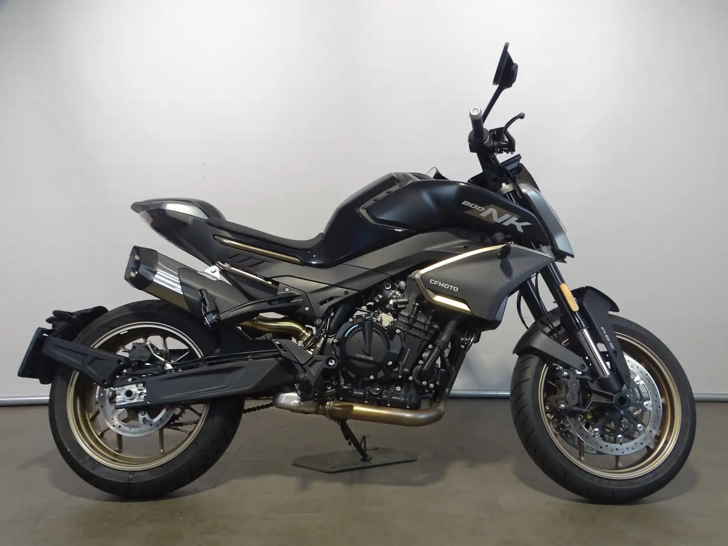 CFMOTO 800 NK ADVANCED Zwart - 1