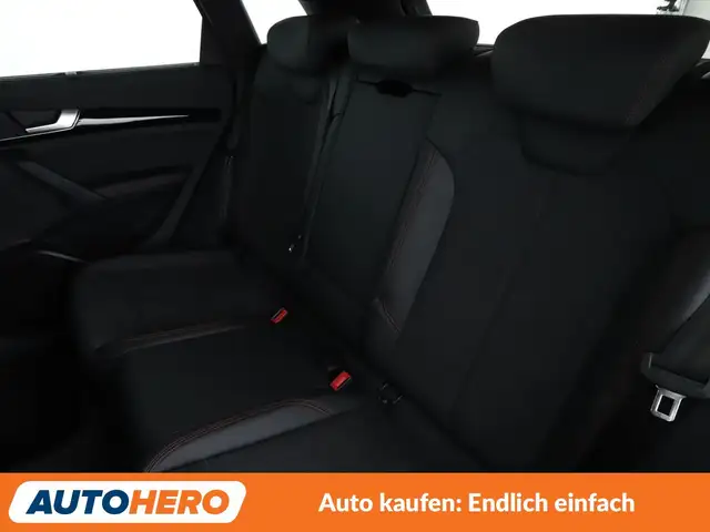 Audi Q5 view 14
