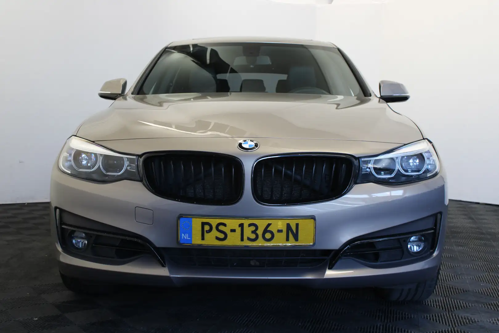 BMW 320 3-serie Gran Turismo 320i Centennial High Executiv Beige - 2