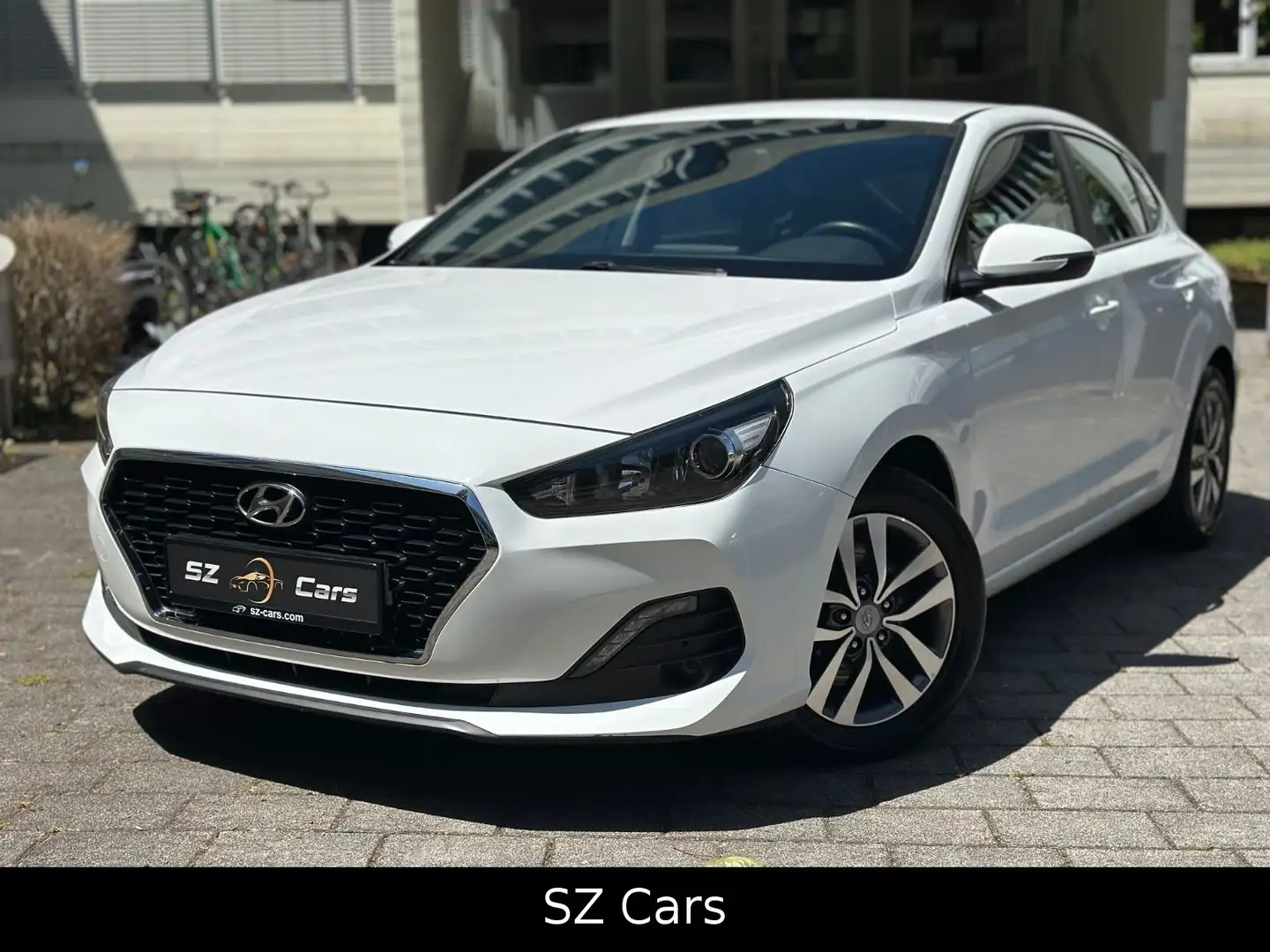 Hyundai i30 Fastback Trend*KAMERA*PDC*LED Wit - 1