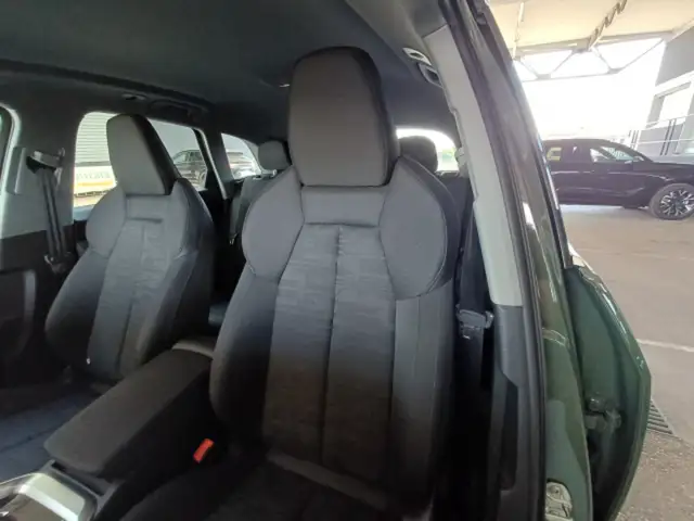 Audi Q5 view 9