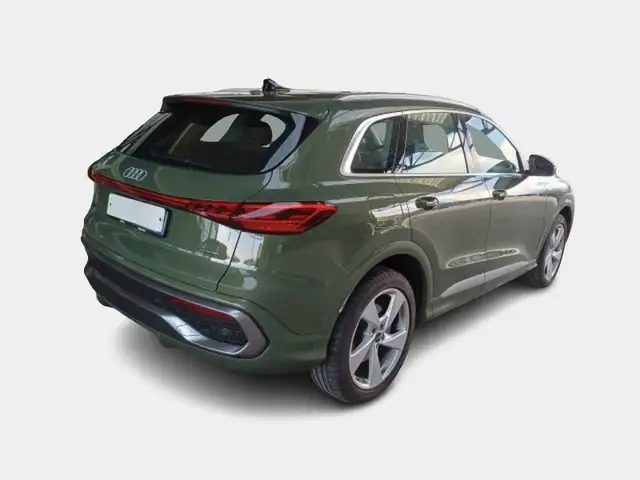 Audi Q5 view 4
