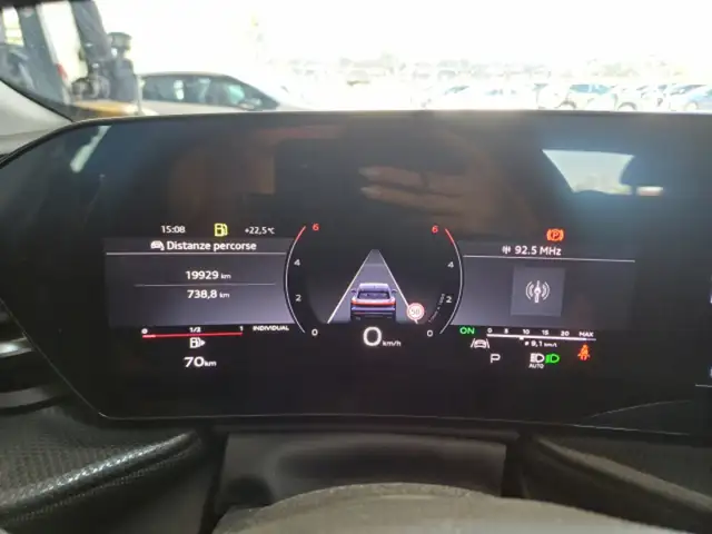 Audi Q5 view 8
