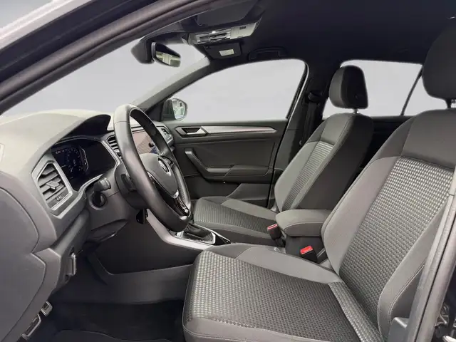 Volkswagen T-Roc view 11
