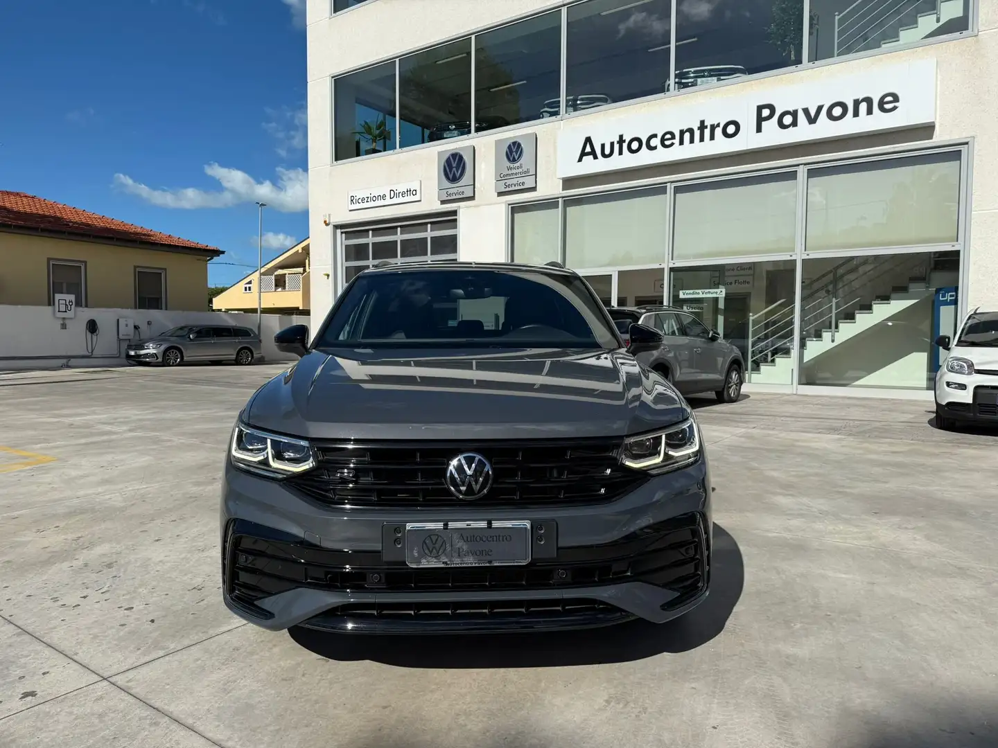 Volkswagen Tiguan 2.0 tdi R-Line 150cv dsg -Black style Pack-Matrix- Gris - 2