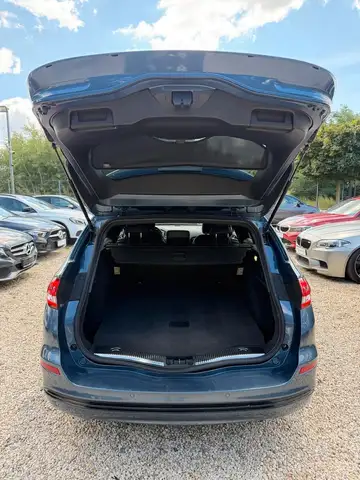Ford Mondeo view 13