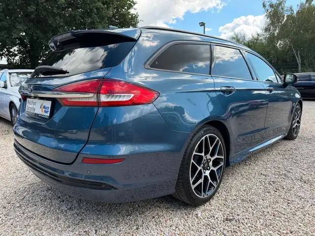 Ford Mondeo view 4