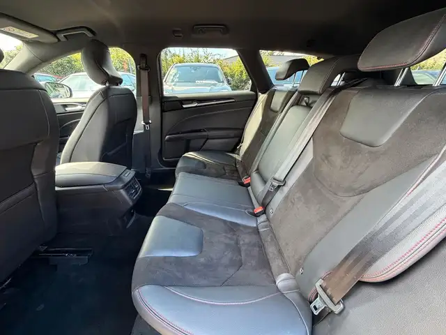 Ford Mondeo view 12