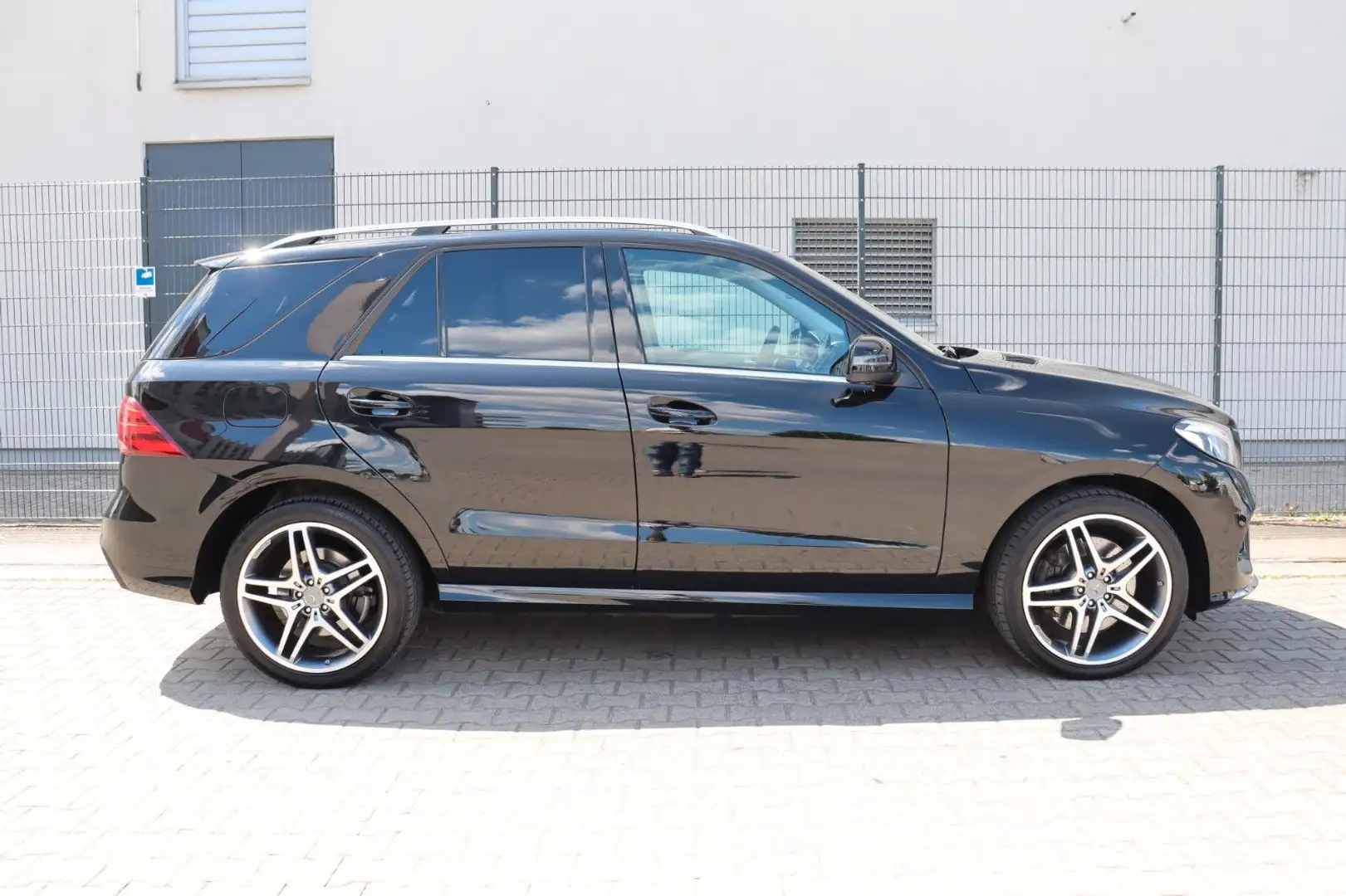 Mercedes-Benz GLE 500 4Matic AMG 360° PANO STANDHEIZ AHK 21" Negro - 2