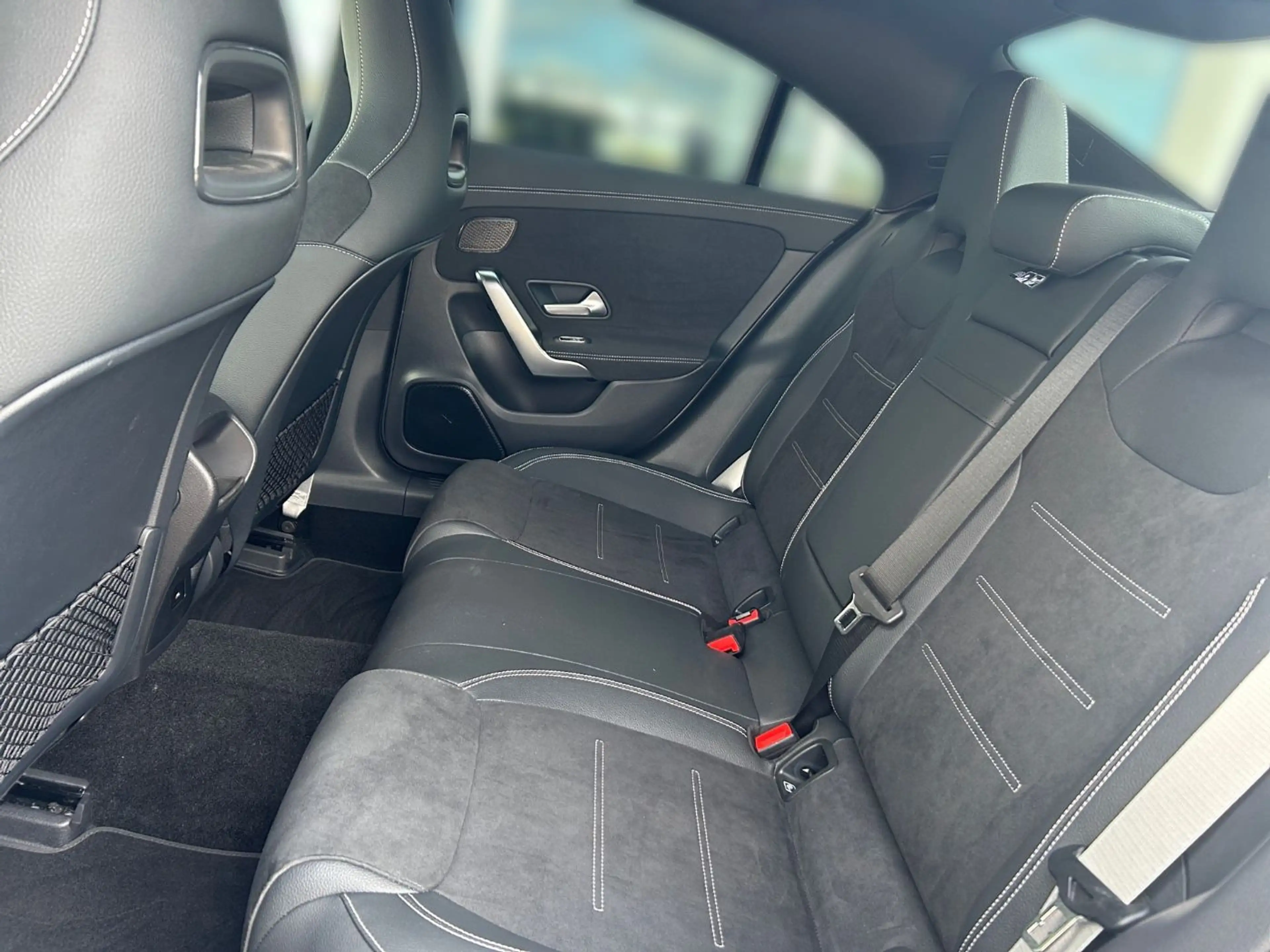 Mercedes-Benz CLA 180 d  AMG Line AMG Night MBUX Mbeam Ambi — photo 12