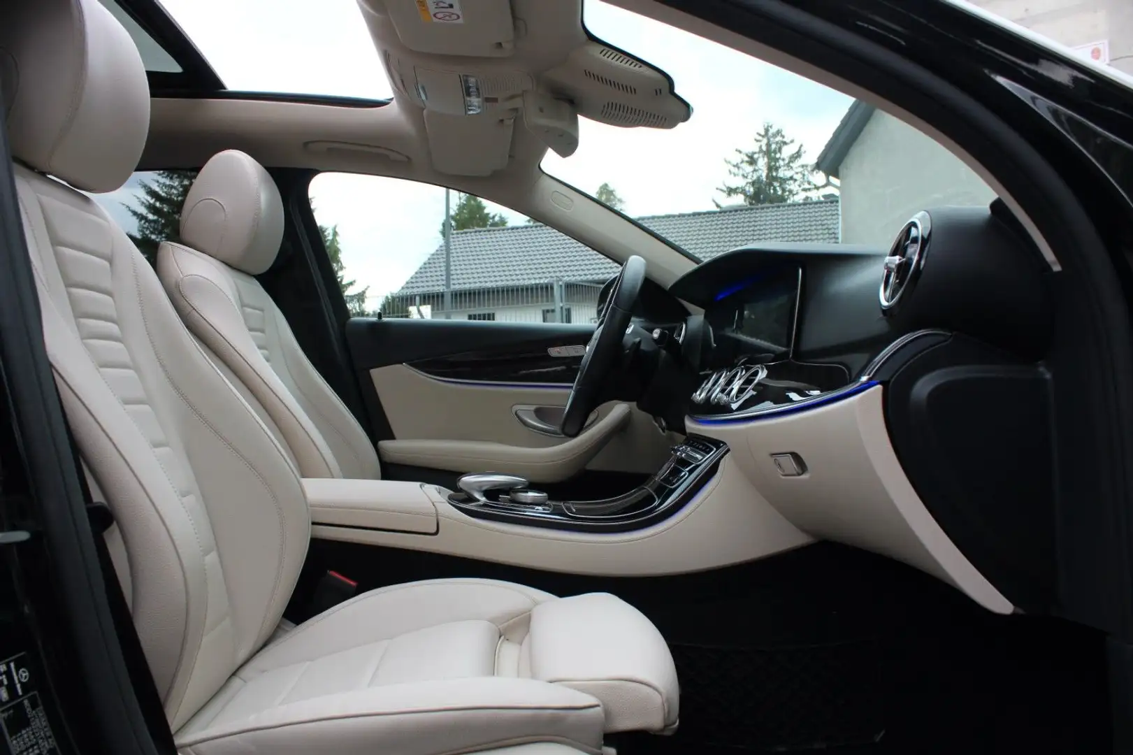 Mercedes-Benz E 400 4M STANDHZ WIDESCREEN BURMESTER AVANTGARDE Schwarz - 1