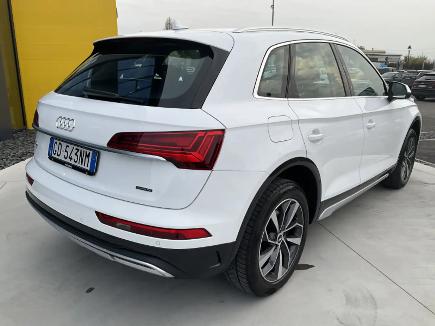 Audi Q5 40 TDI 204 CV quattro S tronic Business Advanced Bianco - 2