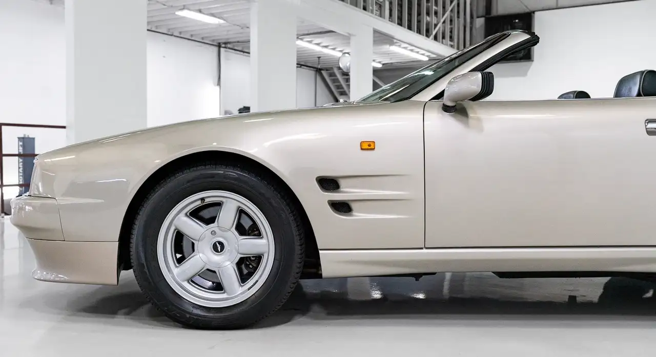 Aston Martin Virage VOLANTE Convertible, foto 12