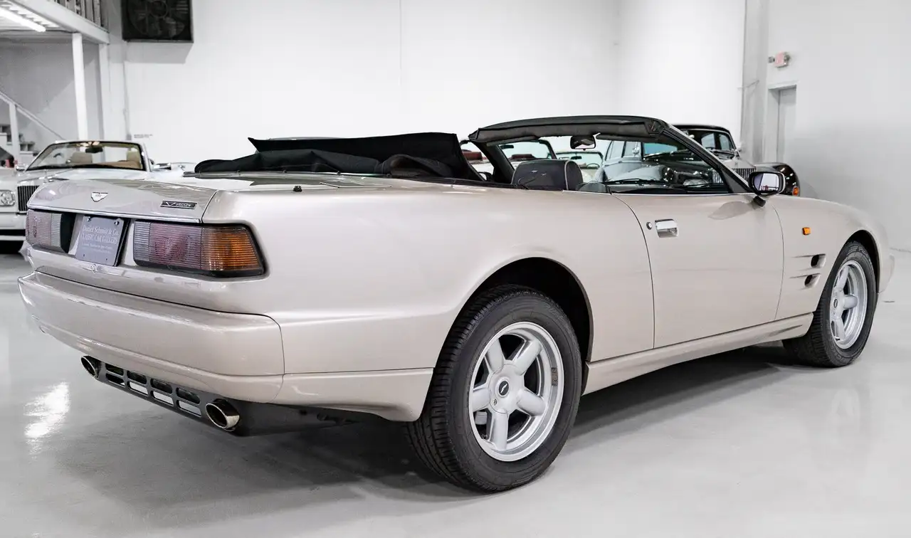 Aston Martin Virage VOLANTE Convertible, foto 9