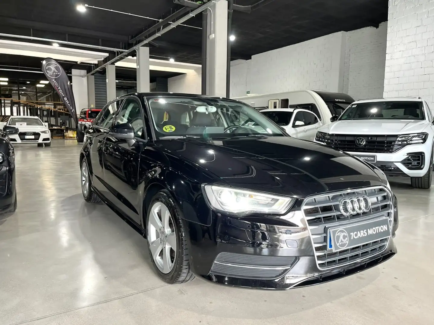 Audi A3 Sportback 1.6TDI CD Attraction Negro - 1