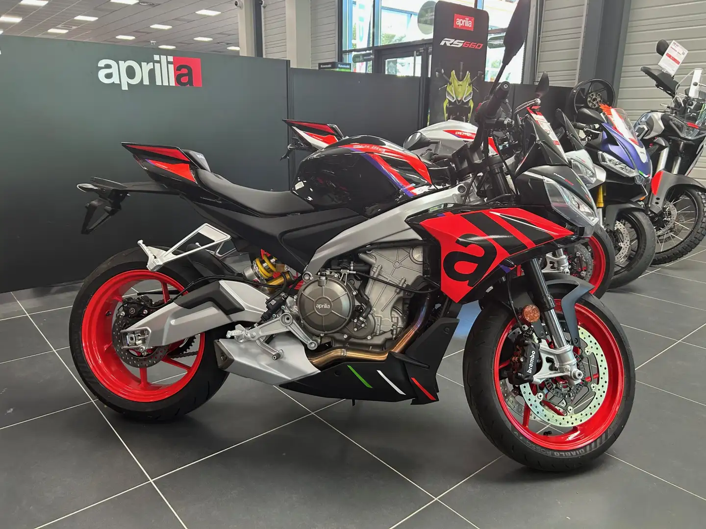 Aprilia Tuono Noir - 1