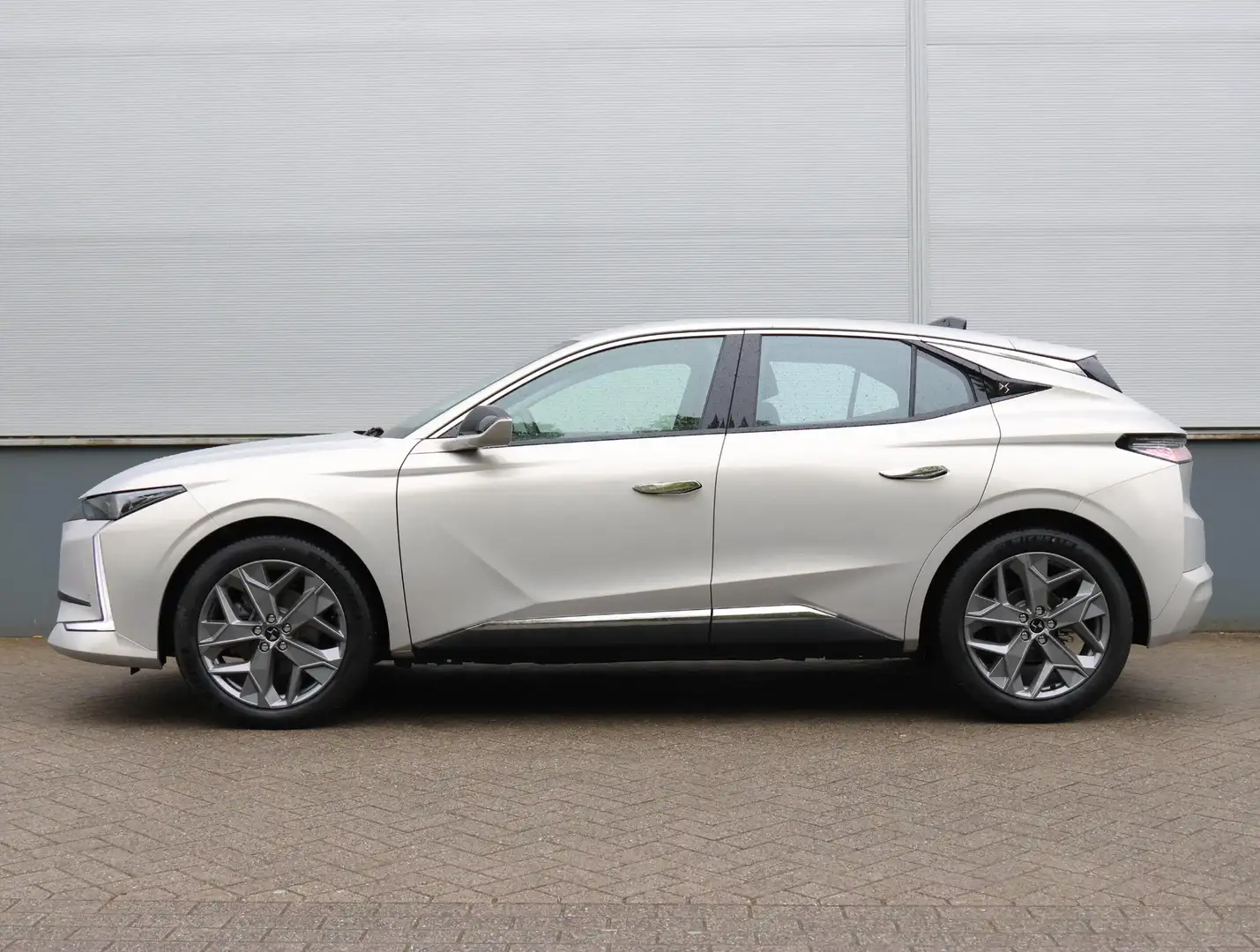 DS Automobiles DS 4 1.2 136pk Hybrid Pallas | Camera | Apple Carplay | Gris - 2