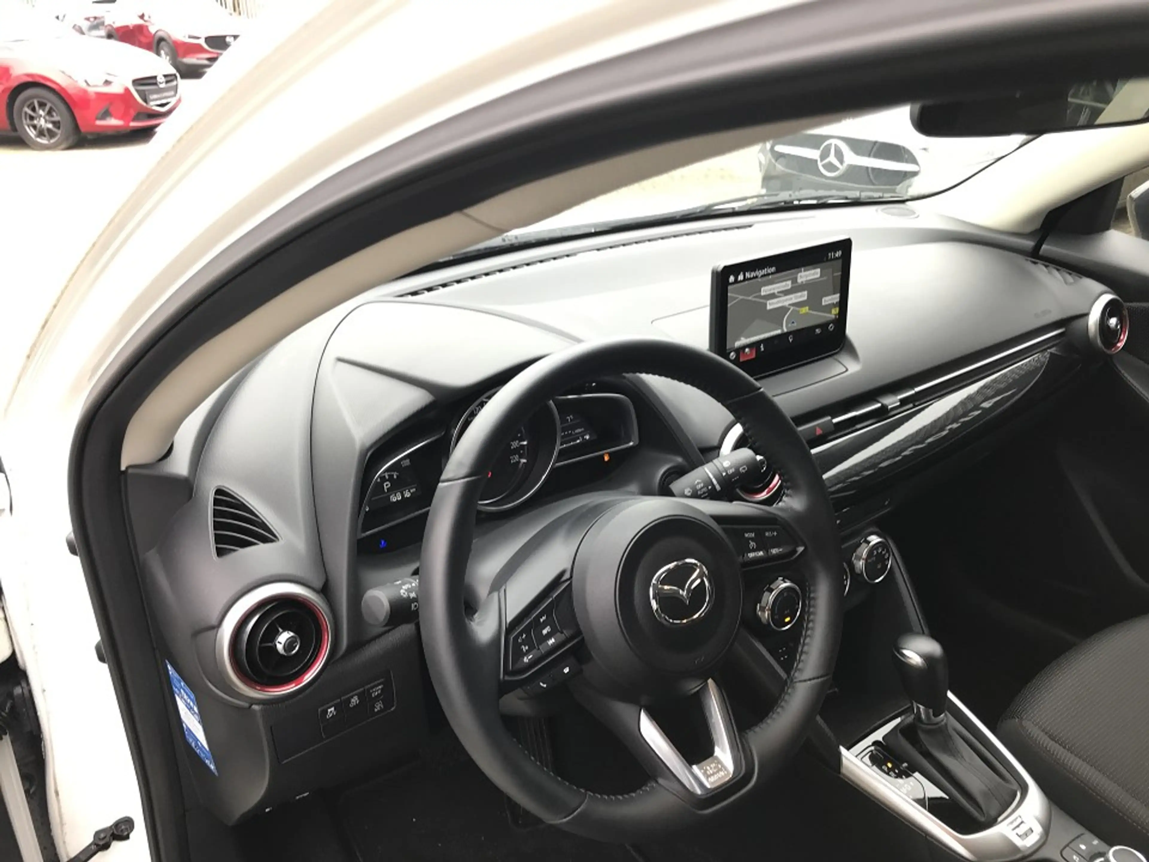 Mazda 2 SKYACTIV-G90 Homura, AUTOMATIK, NAVI, R.Kamera, — photo 7