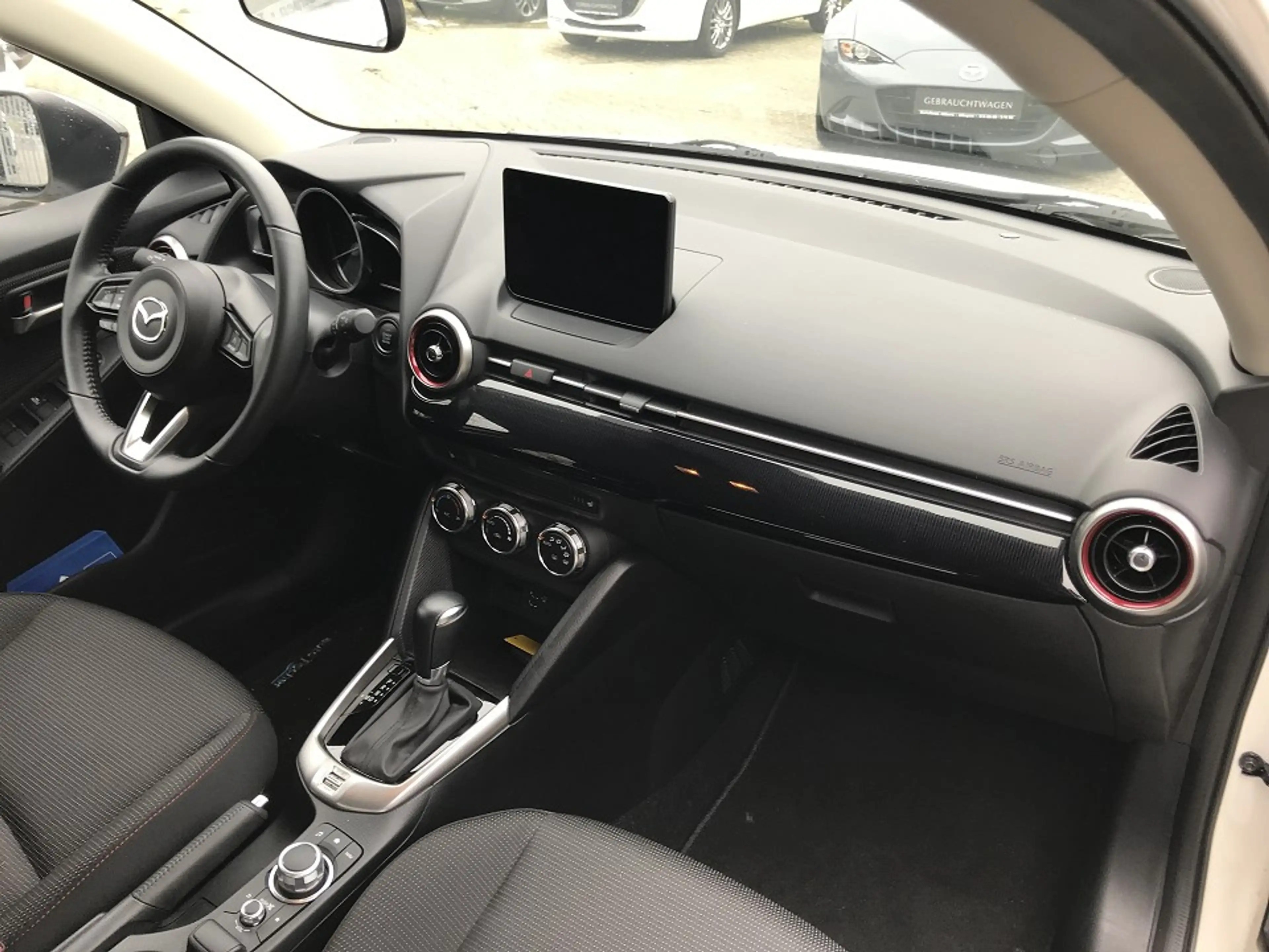 Mazda 2 SKYACTIV-G90 Homura, AUTOMATIK, NAVI, R.Kamera, — photo 11
